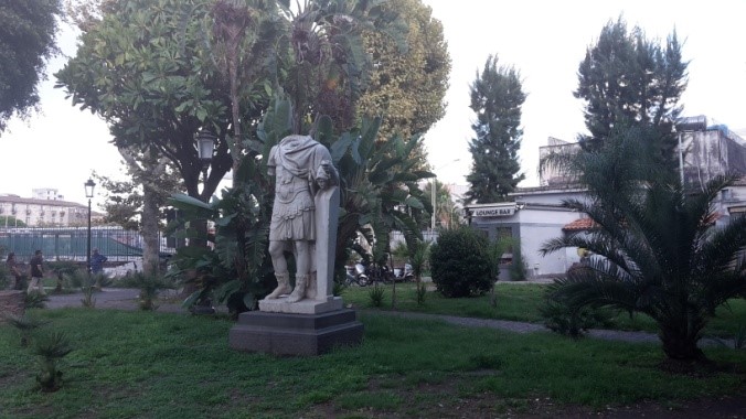 Статуи без голов Статуи без голов